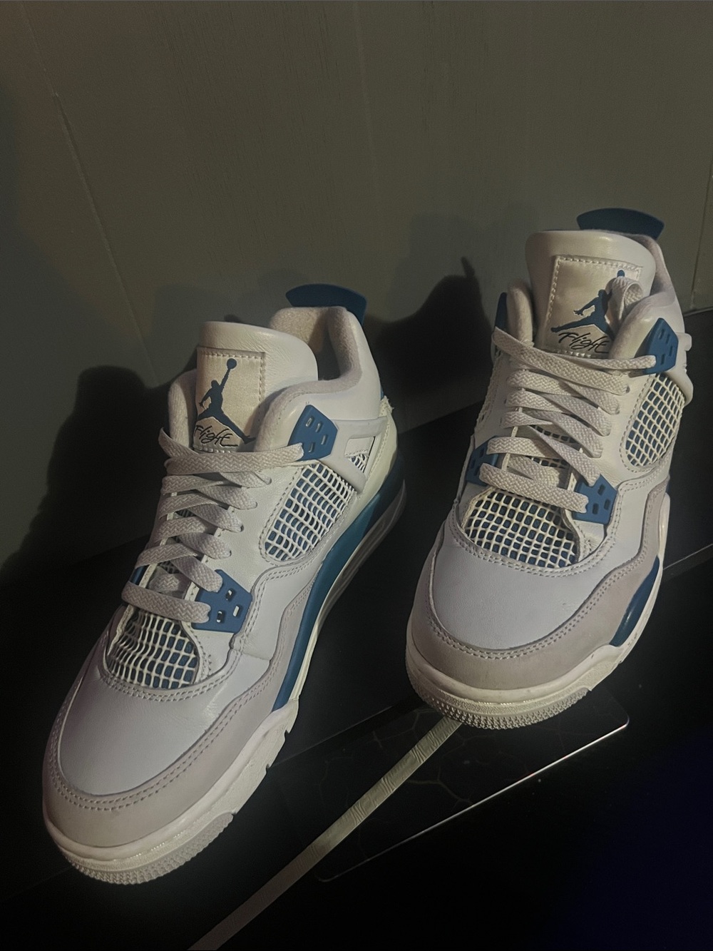 Jordan Retro 4 White and Blue Basketball Sneakers - Picture 2 of 3